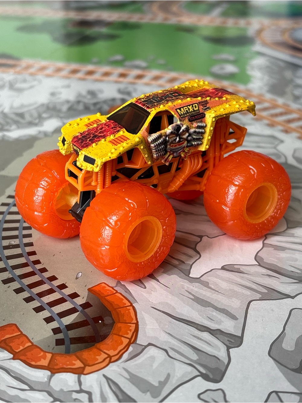 Monster Jam Fire Max D truck 1:64 Scale